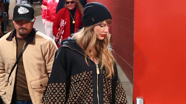 Taylor Swift makes Travis Kelce statement with guest list for Chiefs-Bills  game
