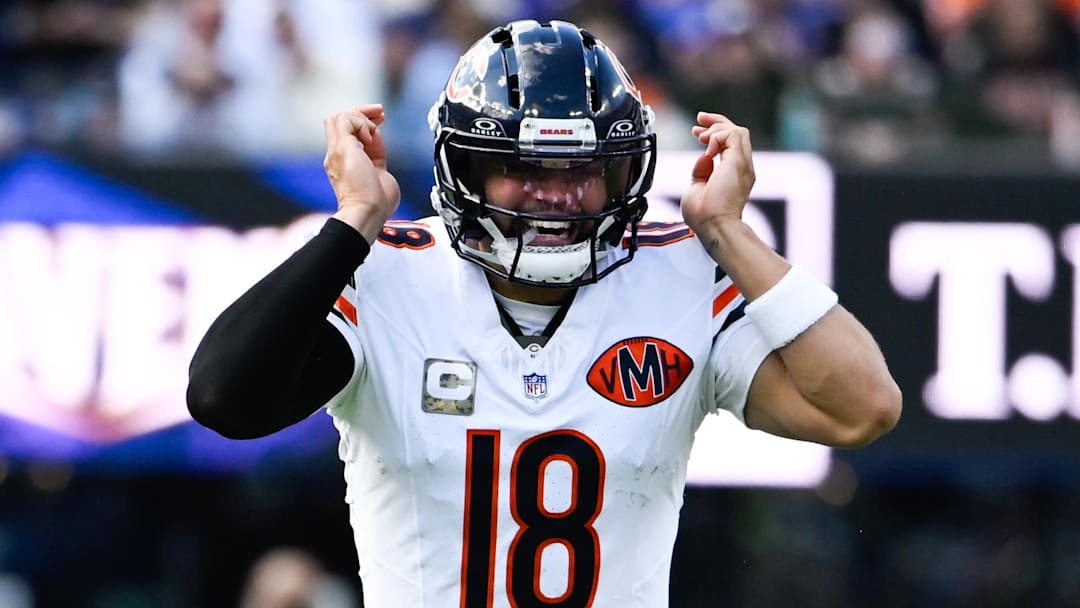 Oct 26, 2025; Baltimore, Maryland, USA; Chicago Bears quarterback Caleb Williams (18) callas a play during the fourth quarter against the Baltimore Ravens at M&T Bank Stadium. Mandatory Credit: Tommy Gilligan-Imagn Images Oct 26, 2025; Baltimore, Maryland, USA; Chicago Bears quarterback Caleb Williams (18) callas a play during the fourth quarter against the Baltimore Ravens at M&T Bank Stadium. Mandatory Credit: Tommy Gilligan-Imagn Images