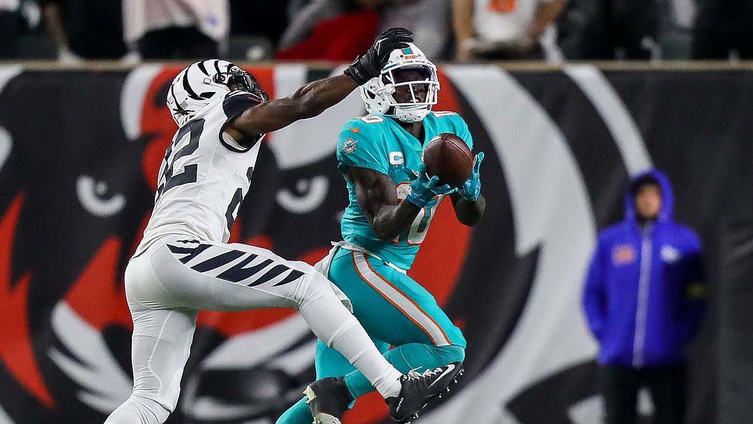 Sep 29, 2022; Cincinnati, Ohio, USA; Miami Dolphins wide receiver Tyreek Hill (10) catches a pass against Cincinnati Bengals cornerback Chidobe Awuzie (22) in the second half at Paycor Stadium. Mandatory Credit: Katie Stratman-USA TODAY Sports Sep 29, 2022; Cincinnati, Ohio, USA; Miami Dolphins wide receiver Tyreek Hill (10) catches a pass against Cincinnati Bengals cornerback Chidobe Awuzie (22) in the second half at Paycor Stadium. Mandatory Credit: Katie Stratman-USA TODAY Sports