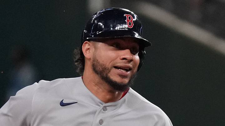 Boston Red Sox first baseman Willson Contreras (40).