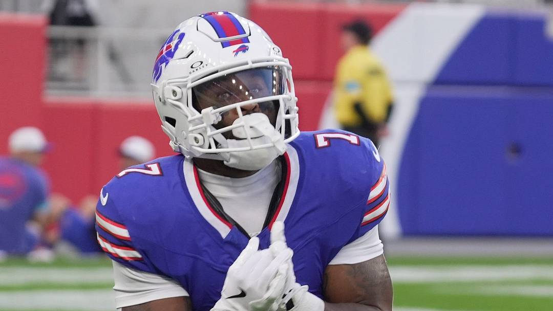 Buffalo Bills running back Ray Davis drops the ball on an attempted punt return with the ball being recovered by the Steelers during first half action of the Bills preseason game against the Pittsburgh Steelers at Highmark Stadium on Aug. 27, 2026.