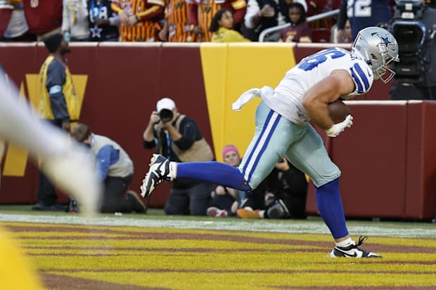 Dallas Cowboys tight end Luke Schoonmaker catches a touchdown pass against the Washington Commanders.
