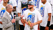 Curry viene de ganar el primer MVP de las finales del Oeste