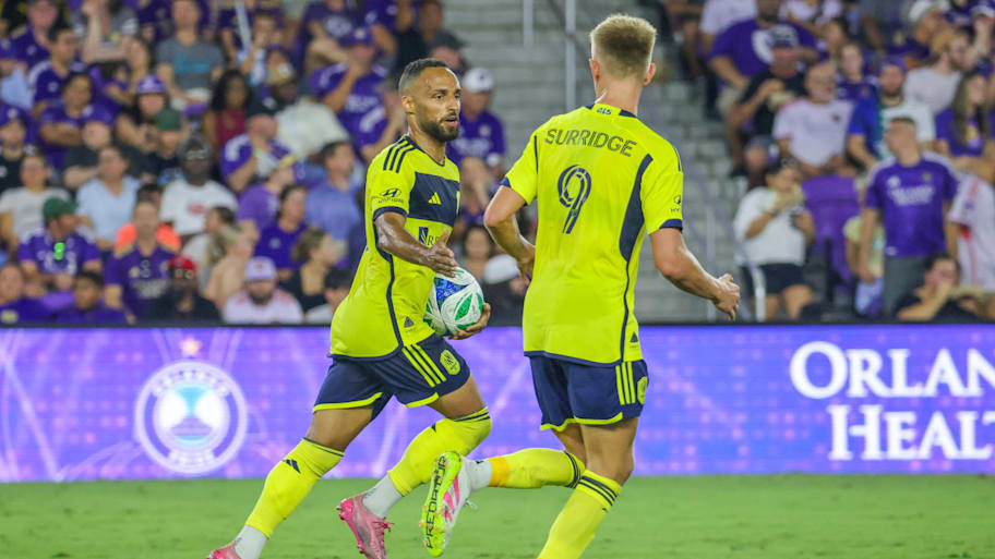 Hany Mukhtar (left) and Sam Surridge.