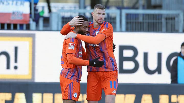 Edin Dzeko mit Moussa Sylla Edin Dzeko mit Moussa Sylla