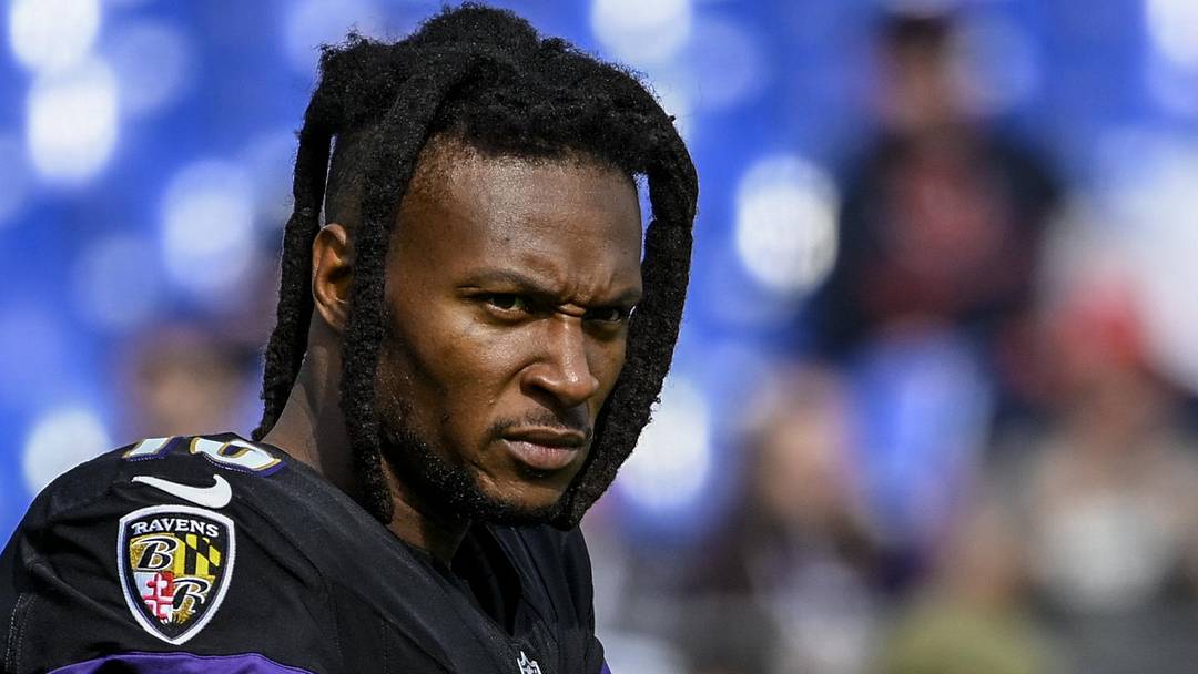 Former Baltimore Ravens wide receiver DeAndre Hopkins (10) on the field before the game against the Chicago Bears.