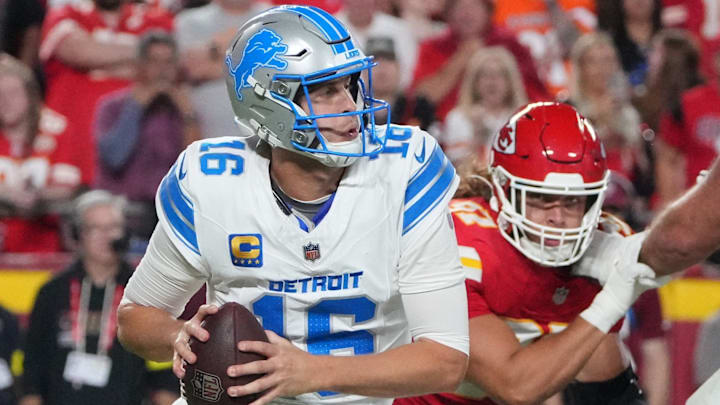 The Lions (4–2) fell to 2–2 on the road. The Lions (4–2) fell to 2–2 on the road.