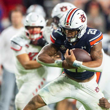 Auburn Tigers running back Jarquez Hunter ran for 152 yards against New Mexico on Saturday night.