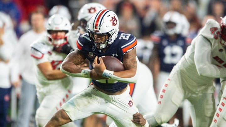 Auburn Tigers running back Jarquez Hunter ran for 152 yards against New Mexico on Saturday night.