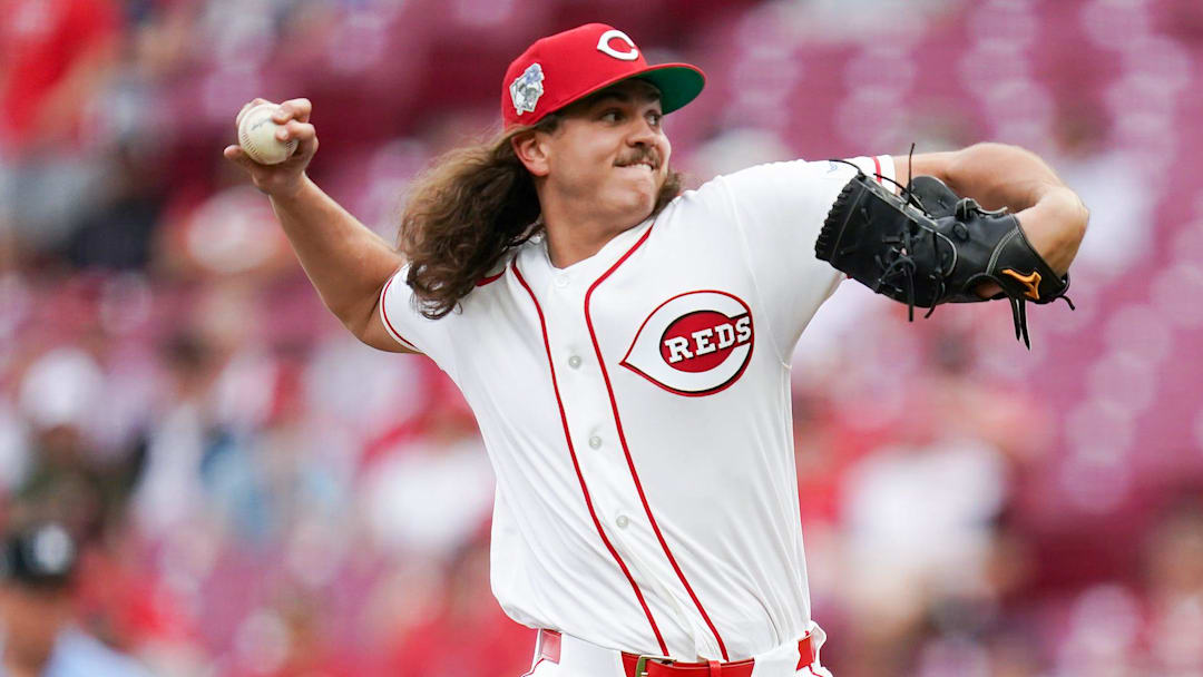 Cincinnati Reds pitcher Rhett Lowder (42) delivers a pitch
