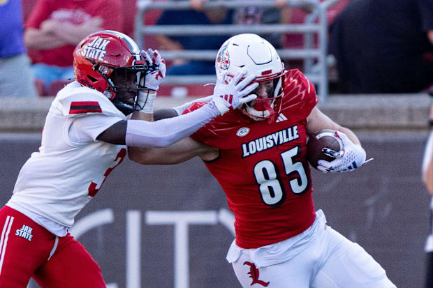 Louisville Cardinals tight end Nate Kurisky (85) 