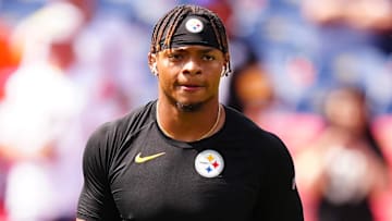 NY Jets quarterback Justin Fields