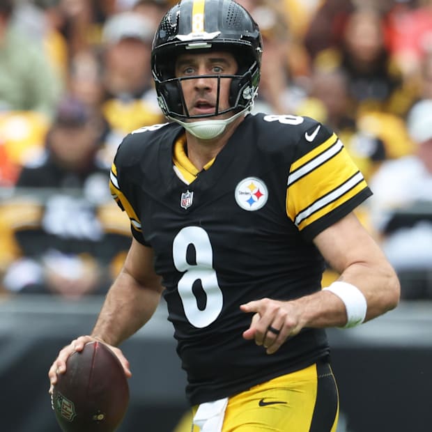 Pittsburgh Steelers quarterback Aaron Rodgers