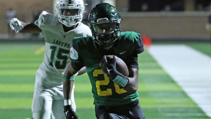 Birmingham Groves running back Noah Sanders runs for a touchdown against West Bloomfield during second half action Thursday, August 31, 2023.