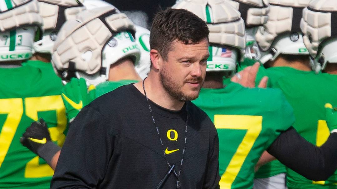 Oregon coach Dan Lanning directs football practice April 5, 2022.
Eug 040522 Lanning 02 Oregon coach Dan Lanning directs football practice April 5, 2022.
Eug 040522 Lanning 02