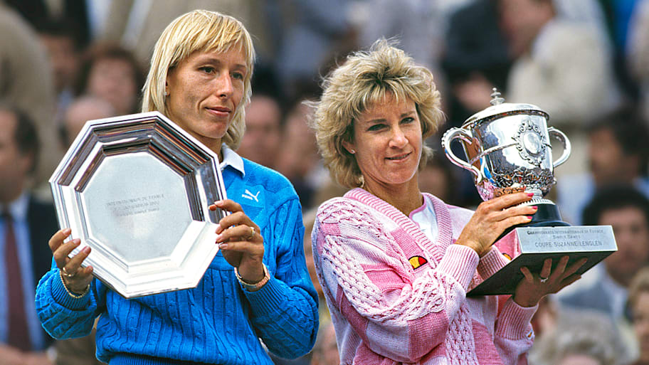 Evert (right) defeated Navratilova in the 1986 French Open final, 2-6, 6-3, 6-3.
