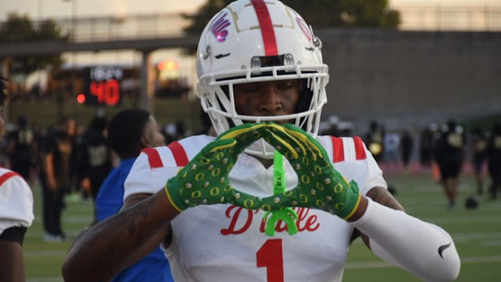 Duncanville 5-star wide receiver Dakorien Moore