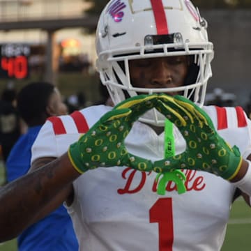 Duncanville 5-star wide receiver Dakorien Moore