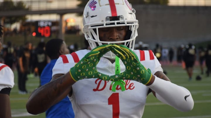 Duncanville 5-star wide receiver Dakorien Moore