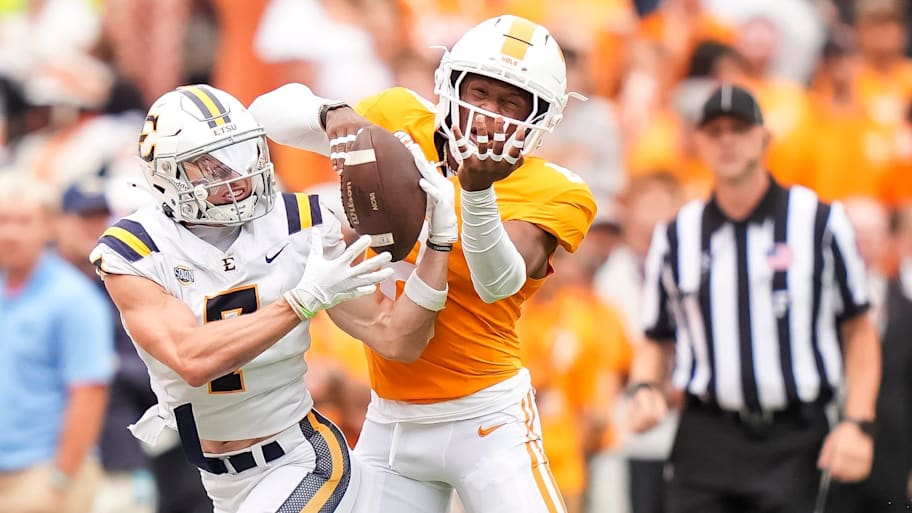 Tennessee defensive back Colton Hood