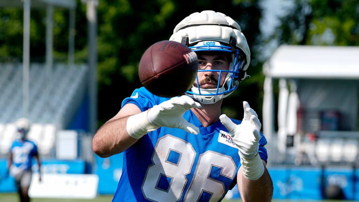 Detroit Lions tight end Sean McKeon catches footballs from the JUGS machine after practice at the Detroit Lions practice facility in Allen Park on Friday, July 26, 2024