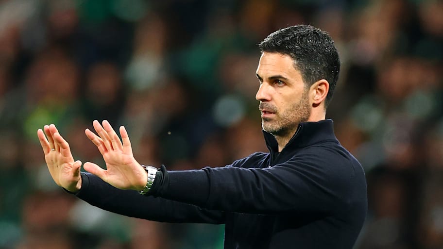 Mikel Arteta throwing his arms forward.