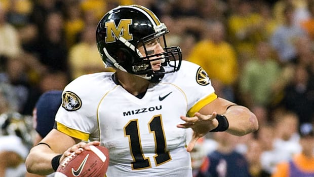 Missouri Tigers quarterback Blaine Gabbert (11) prepares to throw the ball during the first half against the Illinois