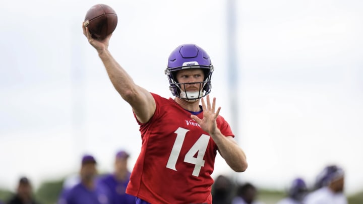 Poker chips and apartment drop-backs: How Sam Darnold is learning the  Vikings offense