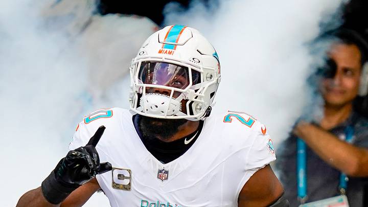 Miami Dolphins linebacker Jordyn Brooks