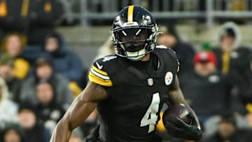 Nov 302025; PittsburghPennsylvaniaUSA; Pittsburgh Steelers wide receiver DK Metcalf (4) runs against the Buffalo Bills during the first half at Acrisure Stadium. Mandatory Credit: Barry Reeger-Imagn Images