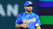 José Altuve casi recibió un pelotazo en la cara ante República Dominicana