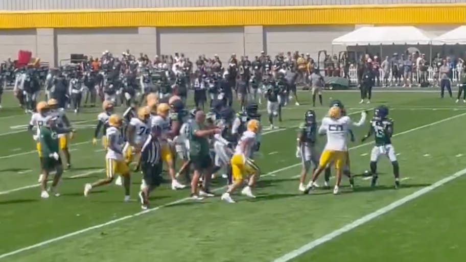 Packers lineman Zach Tom was throwing punches during a joint practice with the Seahawks.  | @obersport
