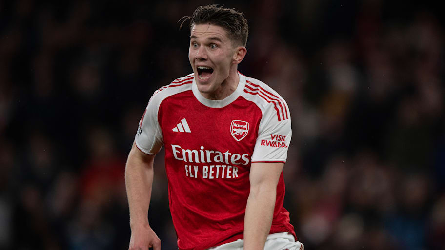 Viktor Gyökeres demanding a ball he probably won’t be able to control.