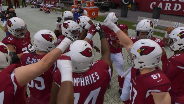 Madden 25 Arizona Cardinals players huddled up on the sideline.