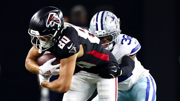 Aug 22, 2025; Arlington, Texas, USA; Atlanta Falcons wide receiver Nick Nash (80) runs with the ball as Dallas Cowboys cornerback Troy Pride Jr. (32) defends during the first half at AT&T Stadium. Mandatory Credit: Kevin Jairaj-Imagn Images