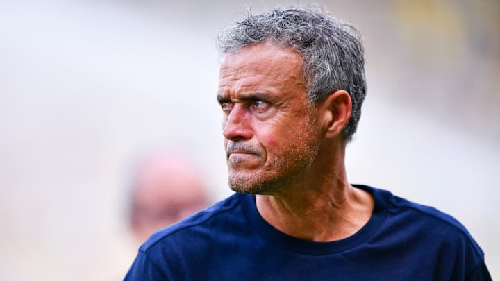 หัวหน้าผู้ฝึกสอน PSG หลุยส์ เอนริเก้ ถูกส่งโรงพยาบาลเร่งด่วนหลังประสบอุบัติเหตุจักรยานร้ายแรง