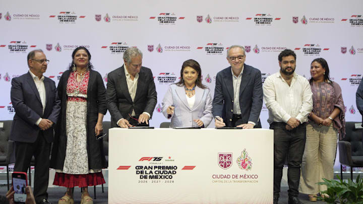 Clara Brugada, Jefa de Gobierno de la CDMX, Stefano Domenicali, Presidente y CEO de la Fórmula 1 y Alejandro Soberón, CEO de Corporación Interamericana de Entretenimiento. Clara Brugada, Jefa de Gobierno de la CDMX, Stefano Domenicali, Presidente y CEO de la Fórmula 1 y Alejandro Soberón, CEO de Corporación Interamericana de Entretenimiento.