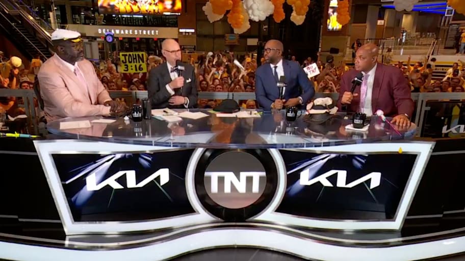 The ‘Inside the NBA’ crew signs off from TNT for the last time. | @NBAonTNT / X