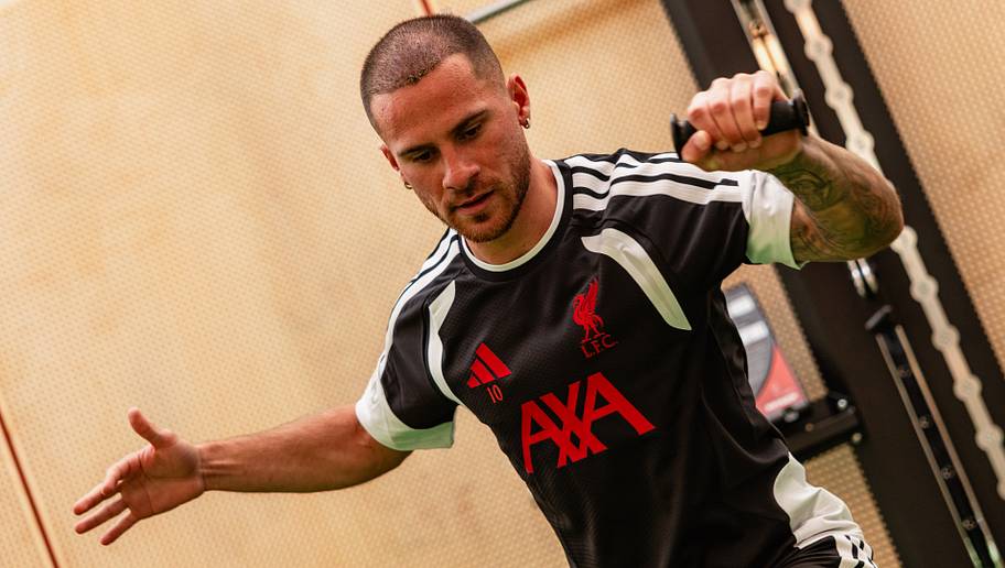 Liverpool star's father delivers clear response to Man City transfer links