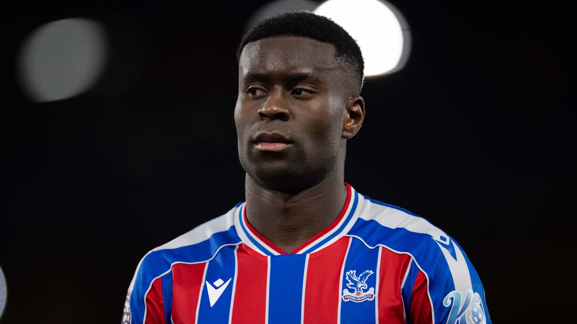 มาร์ค เกฮี มองไปข้างๆ