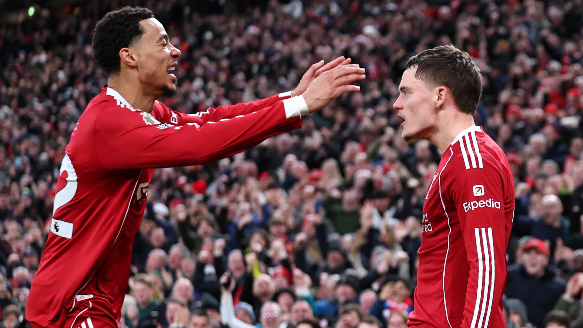 ฮูโก เอกิติเก (ซ้าย) และฟลอเรียน เวิร์ทซ์