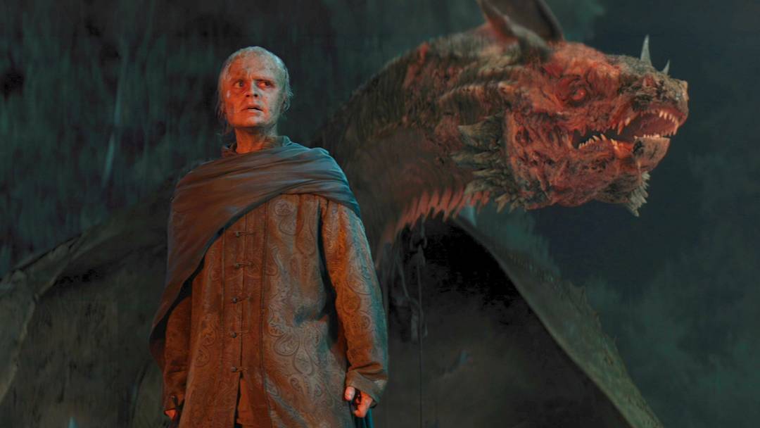 Tom Glynn-Carney (Aegon Targaryen) and Sunfyre in House of the Dragon season 3.
