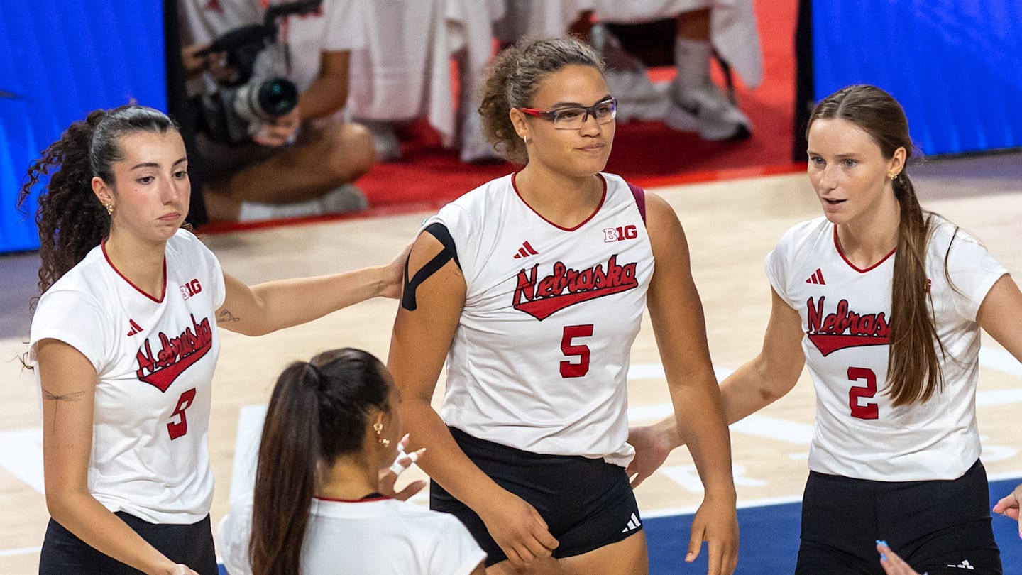 No. 1 Nebraska Volleyball Sweeps Arizona to Complete Perfect 10-0 Nonconference Season