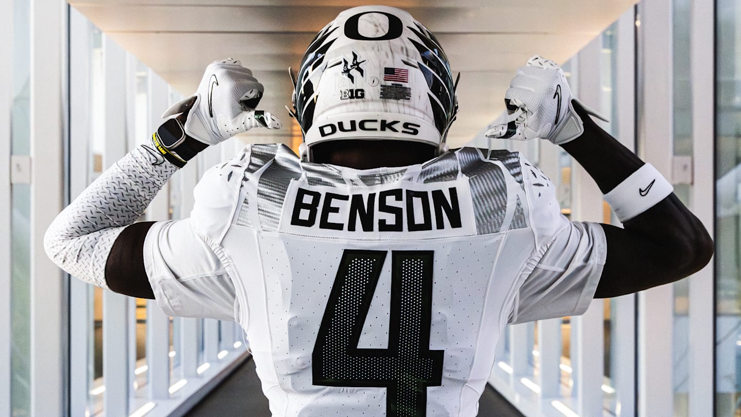 Oregon Ducks 'Stormtrooper' Generating Buzz Across College Football