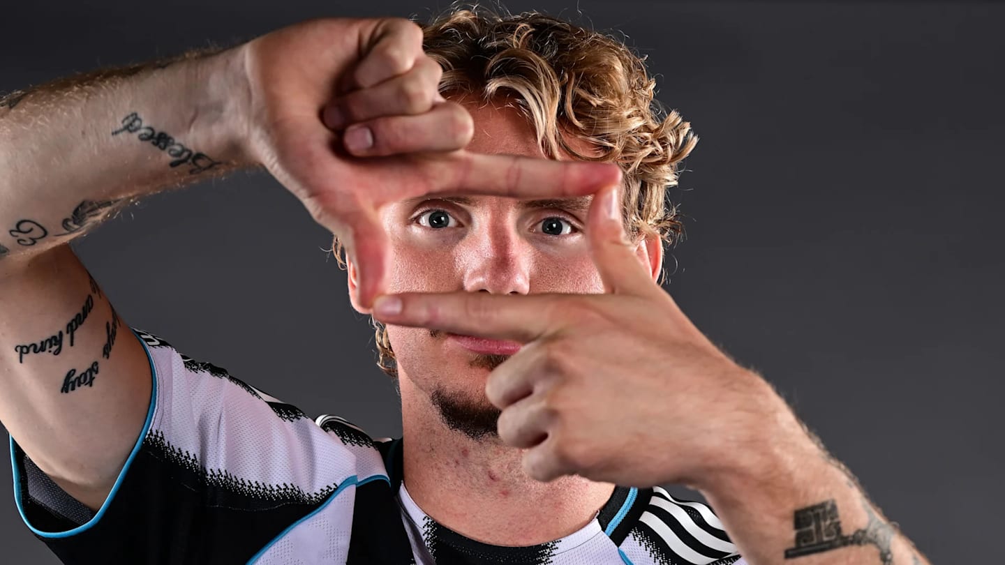 Newcastle Completes Club-Record £65m Woltemade Signing Amid Isak Transfer Uncertainty