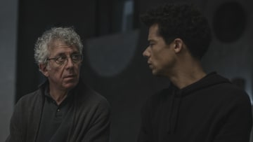 Jacob Anderson as Louis De Point Du Lac and Eric Bogosian as Daniel Molloy - Interview with the Vampire _ Season 2, Episode 5 - Image Courtesy of AMC Network Entertainment LLC