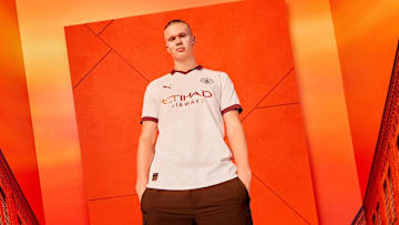 A camisa 2 vai ser usada na estreia da Premier League contra o Burnley nesta sexta-feira (11)