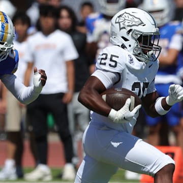 Running back Maliq Allen of St. John Bosco scored the game's first touchdown on Saturday against San Mateo Serra. 