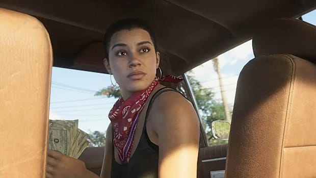 Lucia do GTA 6, virando-se em uma cadeirinha com um maço de dinheiro na mão esquerda