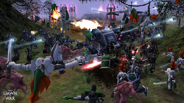 Warhammer 40,000: Dawn of War screenshot showing a battle between several factions.